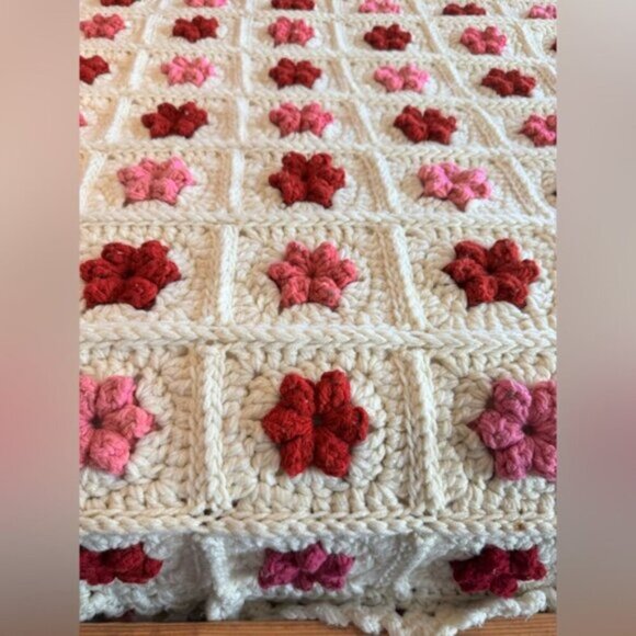 Vintage Granny Square 3D Floral Throw Afgh Knit Blanket with 2 Matching Pillows - Picture 6 of 16